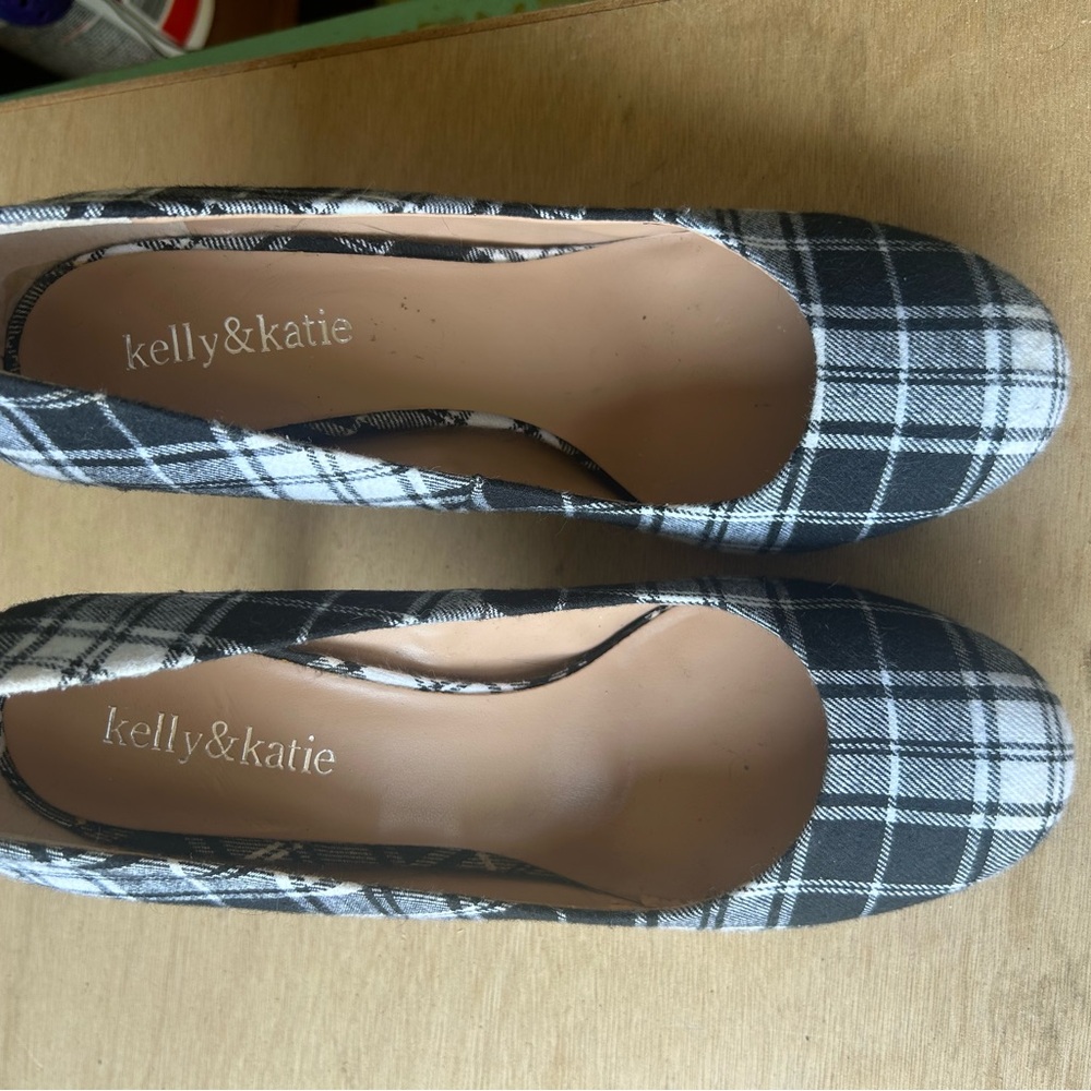 7.5 Plaid fabric heels